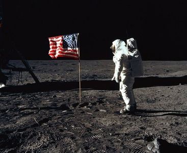 Colony on the Moon (1).jpg