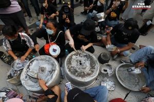 Hit the pot, tap the container (4).jpg