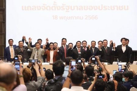 Thai Srang Thai Party (6).jpg
