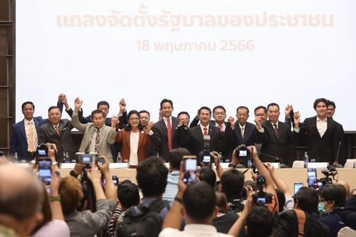 Thai Srang Thai Party (6).jpg